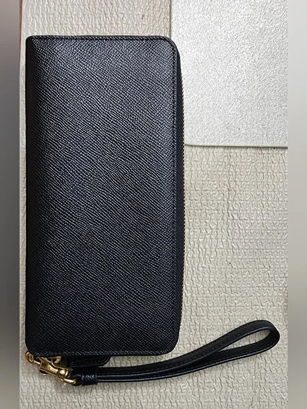 NWOT Coach Black Pebbled Leather Zip Wallet with Gold 'C' Logo